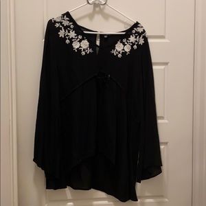 Black with white flower embroidery top large